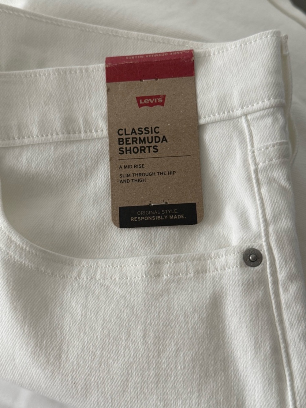 LEVI’S Classic Bermuda Shorts White Size 26W NEW - Picture 7 of 10